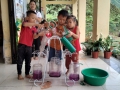 Lớp mẫu giáo ghép 5 tuổi điểm trường Buột trường Mầm non Đồng Tiến tổ chức cho trẻ khám phá khoa học tìm hiểu về sự kỳ diệu của nước