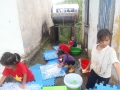 Các nhóm, lớp điểm trường của trường Mầm non Đồng Tiến tích cực lao động tổng vệ sinh cuối năm học