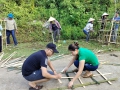Ban giám hiệu trường Mầm non Đồng Tiến tham gia lao động cộng sản